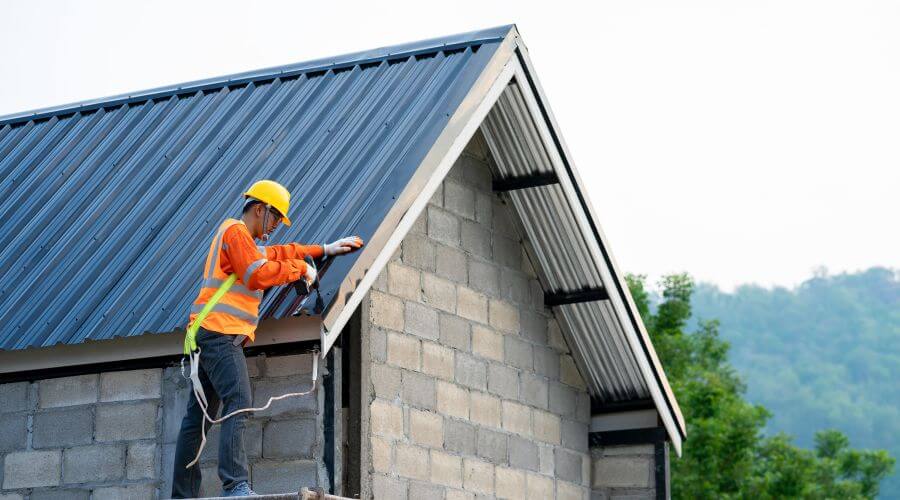 Expert top industrial roofings services in Buckner, IL